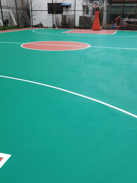 京口 球场长期使用易出现地面开裂